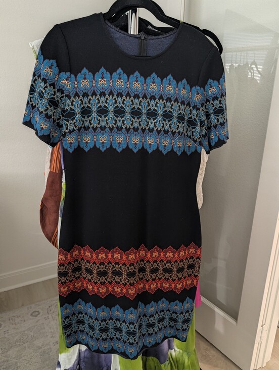Dresses & Skirts - ST JOHN Dress || Size 8